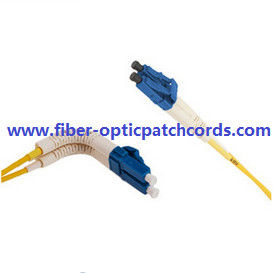 Bota flexible del LC de la fibra óptica bota 2m m de 90 grados 3m m para el puente óptico del cordón de remiendo del LC de la fibra óptica